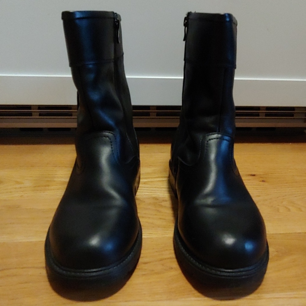Sanatana Canada waterproof leather boots size 11